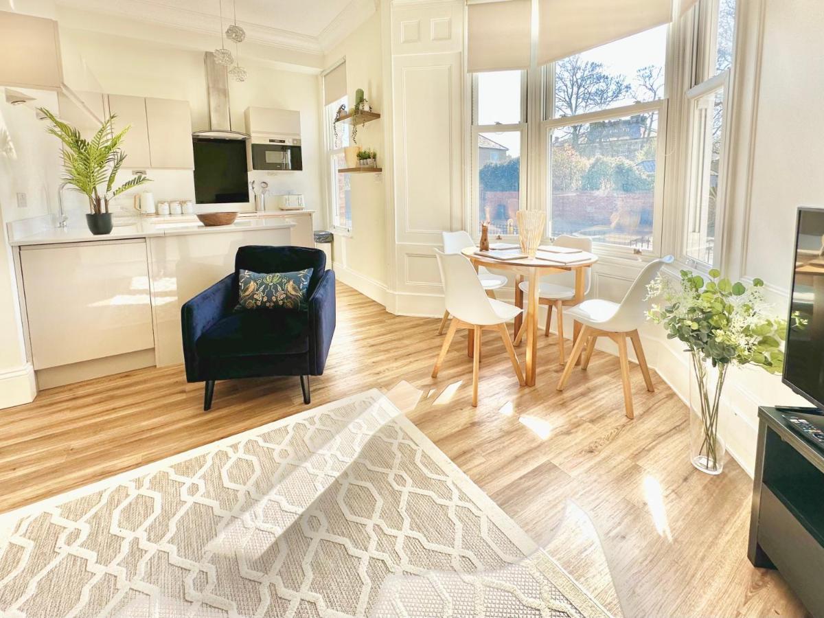 요크 Clifford'S Reach At Bluebridge Court With Free Parking 아파트 외부 사진